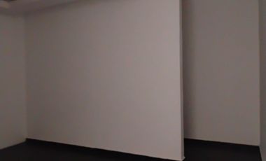 Renta de Local Comercial doble Altura con Tapanco zona UVM