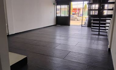 Renta de Local Comercial doble Altura con Tapanco zona UVM