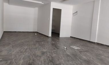 Renta de Local Comercial doble Altura con Tapanco zona UVM