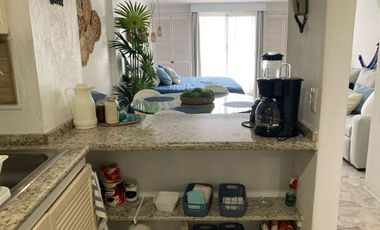 Estudio en renta Plaza Marina, Puerto Vallarta, Amueblado, Coto con alberca