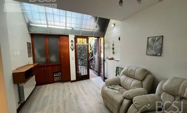 Casa sobre Avenida Ignacio de la Roza.