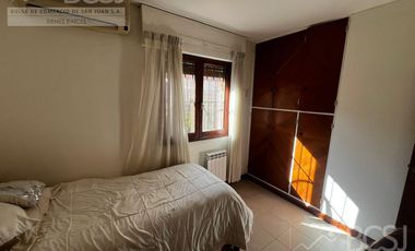 Casa sobre Avenida Ignacio de la Roza.