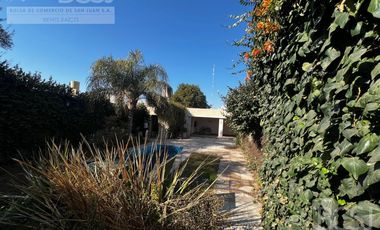 Casa sobre Avenida Ignacio de la Roza.