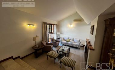 Casa sobre Avenida Ignacio de la Roza.