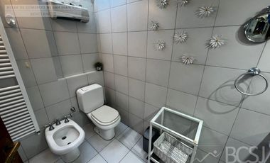 Casa sobre Avenida Ignacio de la Roza.