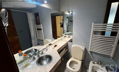 Casa sobre Avenida Ignacio de la Roza.