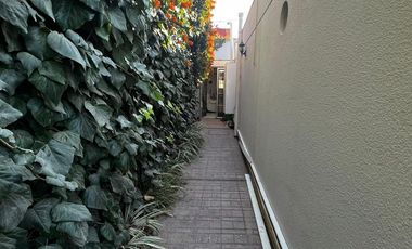 Casa sobre Avenida Ignacio de la Roza.