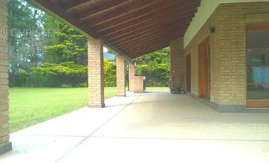 VENTA CASA EN 2 LOTES SOBRE LA CANCHA DE GOLF