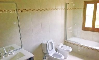 VENTA CASA EN 2 LOTES SOBRE LA CANCHA DE GOLF