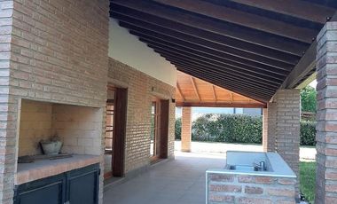 VENTA CASA EN 2 LOTES SOBRE LA CANCHA DE GOLF