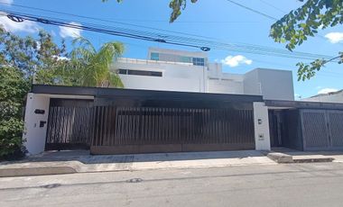 Renta de casa de Lujo Amueblada Fraccionamiento Montebello