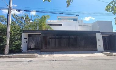 Renta de casa de Lujo Amueblada Fraccionamiento Montebello