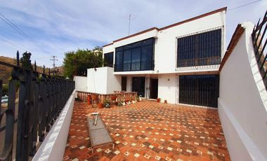Casa en VENTA con amplio jardín