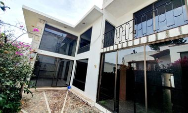 Casa en VENTA con amplio jardín