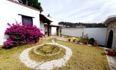 Casa en VENTA con amplio jardín