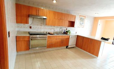 Casa en VENTA con amplio jardín