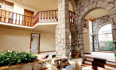 Casa en VENTA con amplio jardín