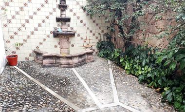 Casa en VENTA con amplio jardín