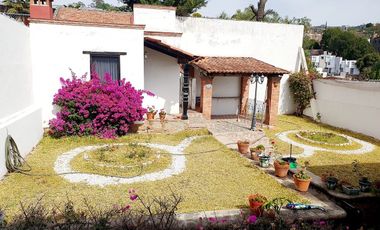 Casa en VENTA con amplio jardín