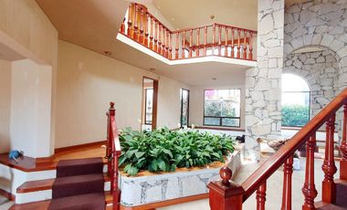 Casa en VENTA con amplio jardín