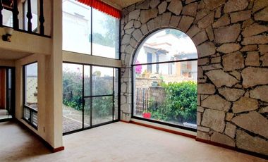 Casa en VENTA con amplio jardín