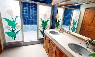 Casa en VENTA con amplio jardín