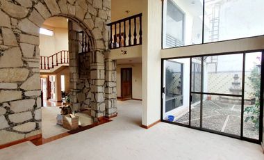 Casa en VENTA con amplio jardín