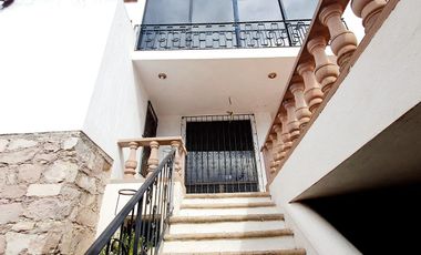 Casa en VENTA con amplio jardín