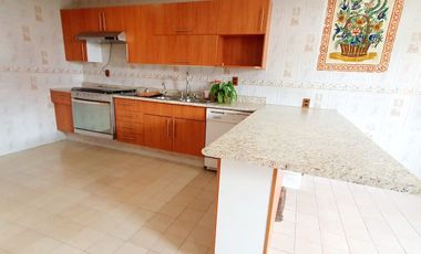 Casa en VENTA con amplio jardín