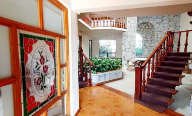 Casa en VENTA con amplio jardín