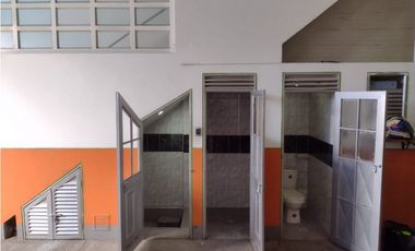 Arriendo Casa con Bodega en Boita