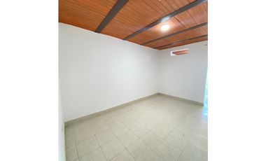 SE ARRIENDA APARTAESTUDIO SEGUNDO PISO BARRIO SAN PEDRO CLAVER.