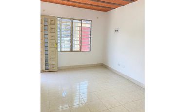 SE ARRIENDA APARTAESTUDIO SEGUNDO PISO BARRIO SAN PEDRO CLAVER.