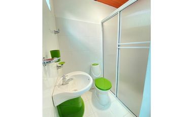 SE ARRIENDA APARTAESTUDIO SEGUNDO PISO BARRIO SAN PEDRO CLAVER.