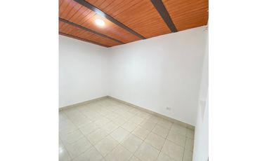 SE ARRIENDA APARTAESTUDIO SEGUNDO PISO BARRIO SAN PEDRO CLAVER.