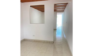 SE ARRIENDA APARTAESTUDIO SEGUNDO PISO BARRIO SAN PEDRO CLAVER.