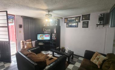Casa en Unidad Vicente Guerrero, Iztapalapa con 3 rec y 1 baño
