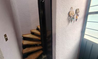 Casa en Unidad Vicente Guerrero, Iztapalapa con 3 rec y 1 baño