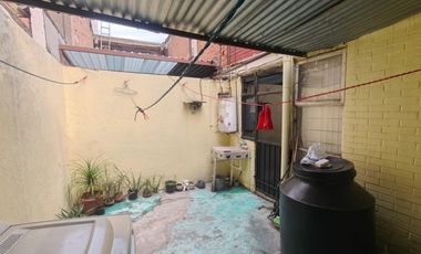 Casa en Unidad Vicente Guerrero, Iztapalapa con 3 rec y 1 baño