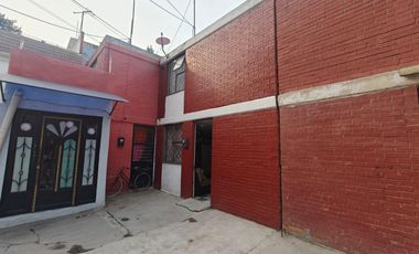 Casa en Unidad Vicente Guerrero, Iztapalapa con 3 rec y 1 baño