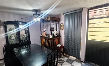 Casa en Unidad Vicente Guerrero, Iztapalapa con 3 rec y 1 baño