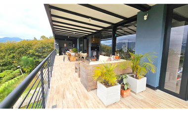 Venta casa campestre en La Ceja con vista preciosa y hermosos jardines