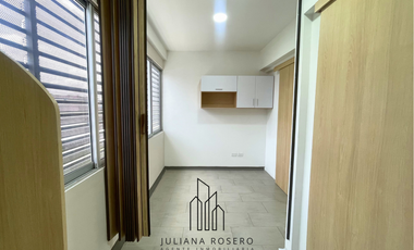 VENDO CONSULTORIO ESQUINERO REMODELADO EN IKONOS