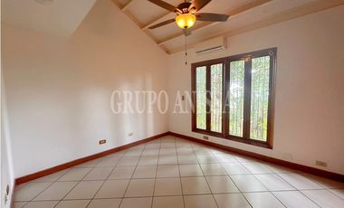 Oportunidad! Se Alquila Casa en Quarry Heights