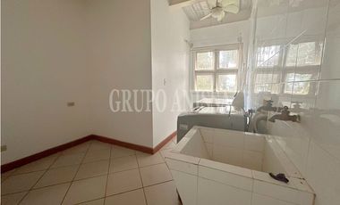 Oportunidad! Se Alquila Casa en Quarry Heights