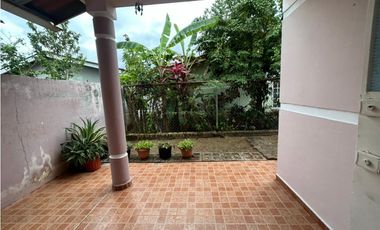 ARRAIJAN / URB. EL EDEN / 180M / 3 HABITACION / 1 PARKING / PATIO