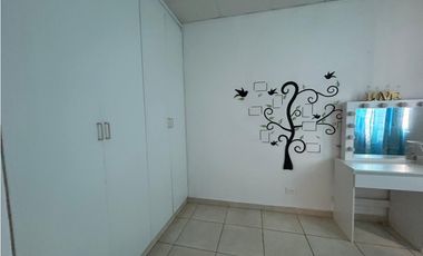 ARRAIJAN / URB. EL EDEN / 180M / 3 HABITACION / 1 PARKING / PATIO