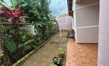 ARRAIJAN / URB. EL EDEN / 180M / 3 HABITACION / 1 PARKING / PATIO