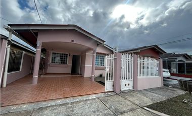 ARRAIJAN / URB. EL EDEN / 180M / 3 HABITACION / 1 PARKING / PATIO