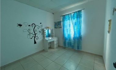 ARRAIJAN / URB. EL EDEN / 180M / 3 HABITACION / 1 PARKING / PATIO